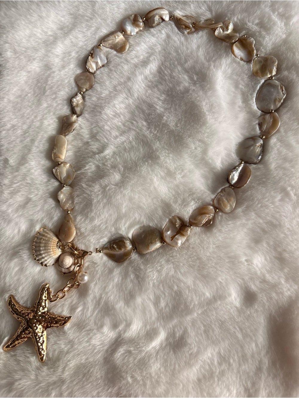 REVOLVE Gold-Tone Shell & Pearl Charm Necklace in Cream and Gold